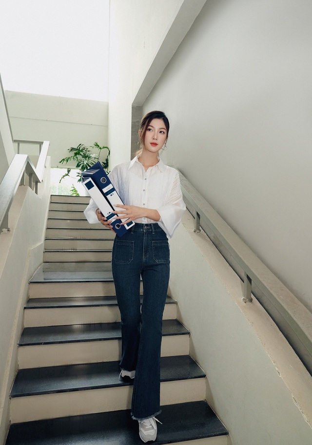 Tôn lên dáng vẻ năng động, khỏe khoắn với những thiết kế từ denim- Ảnh 8. Tôn lên dáng vẻ năng động, khỏe khoắn với những thiết kế từ denim- Ảnh 8.