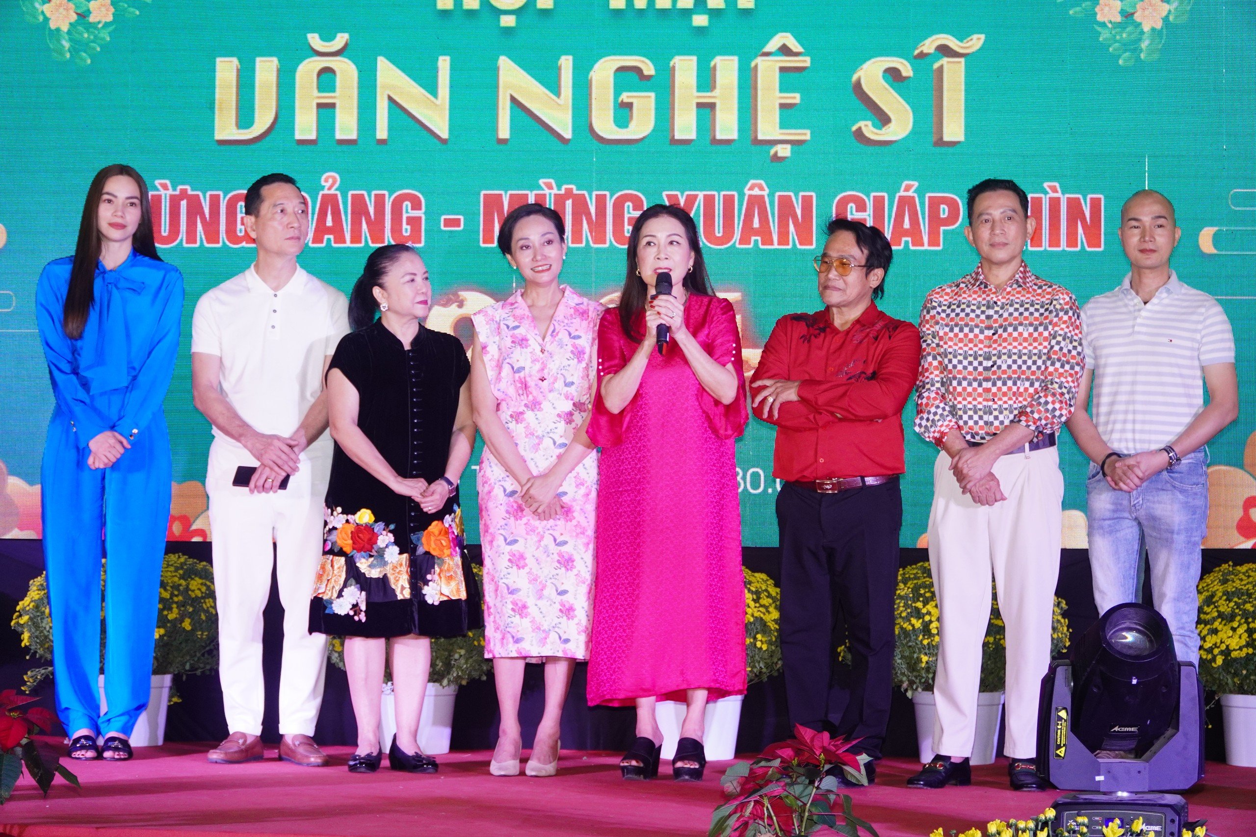 NSND Kim Xuân, NSƯT Hạnh Thúy, Hồ Ngọc Hà… tụ hội!- Ảnh 9. NSND Kim Xuân, NSƯT Hạnh Thúy, Hồ Ngọc Hà… tụ hội!- Ảnh 9.