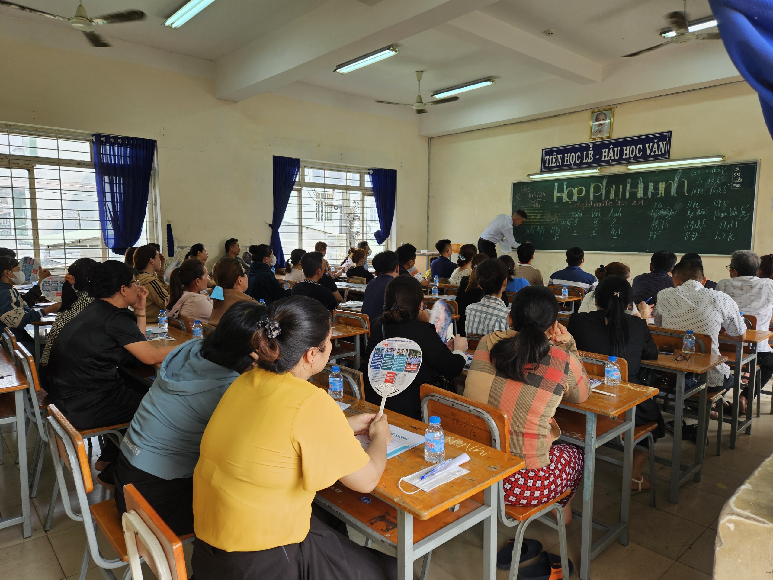 Giải tỏa áp lực thi tuyển sinh lớp 10 bằng việc chọn trường nghề cho con- Ảnh 2. Giải tỏa áp lực thi tuyển sinh lớp 10 bằng việc chọn trường nghề cho con- Ảnh 2.