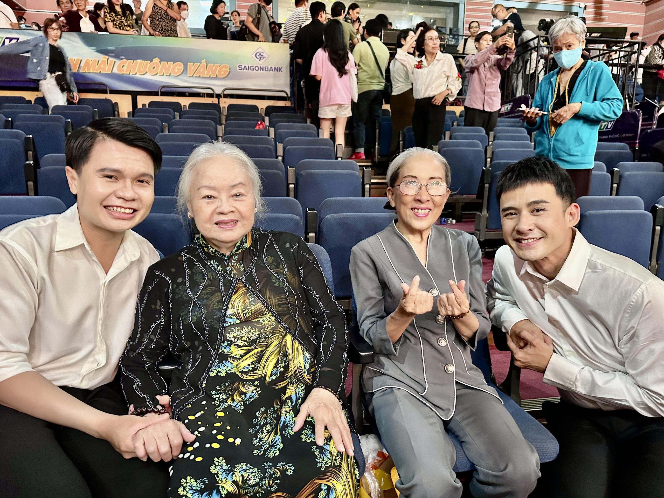 Lệ Thủy, Elvis Phương, Đàm Vĩnh Hưng xúc động đêm vinh danh Kỳ nữ Kim Cương- Ảnh 19. Lệ Thủy, Elvis Phương, Đàm Vĩnh Hưng xúc động đêm vinh danh Kỳ nữ Kim Cương- Ảnh 19.