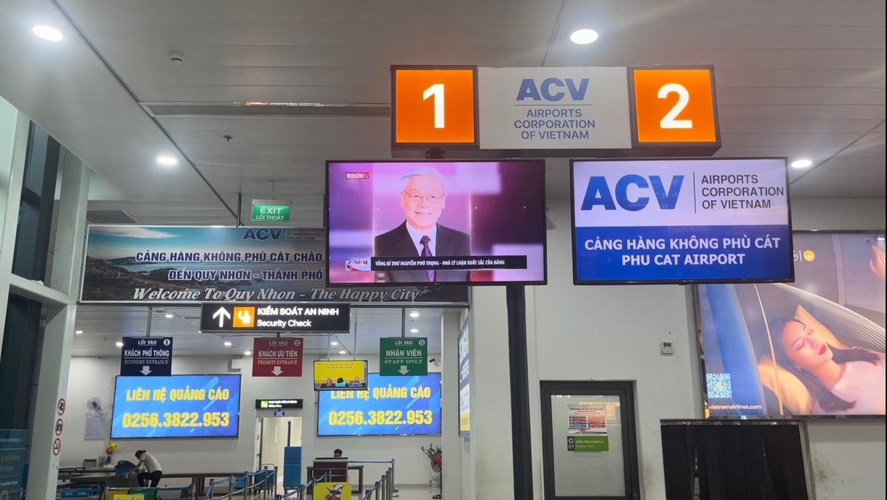 Tăng cường nguồn lực tại sân bay, chuẩn bị chu đáo Quốc tang Tổng Bí thư Nguyễn Phú Trọng- Ảnh 5. Tăng cường nguồn lực tại sân bay, chuẩn bị chu đáo Quốc tang Tổng Bí thư Nguyễn Phú Trọng- Ảnh 5.