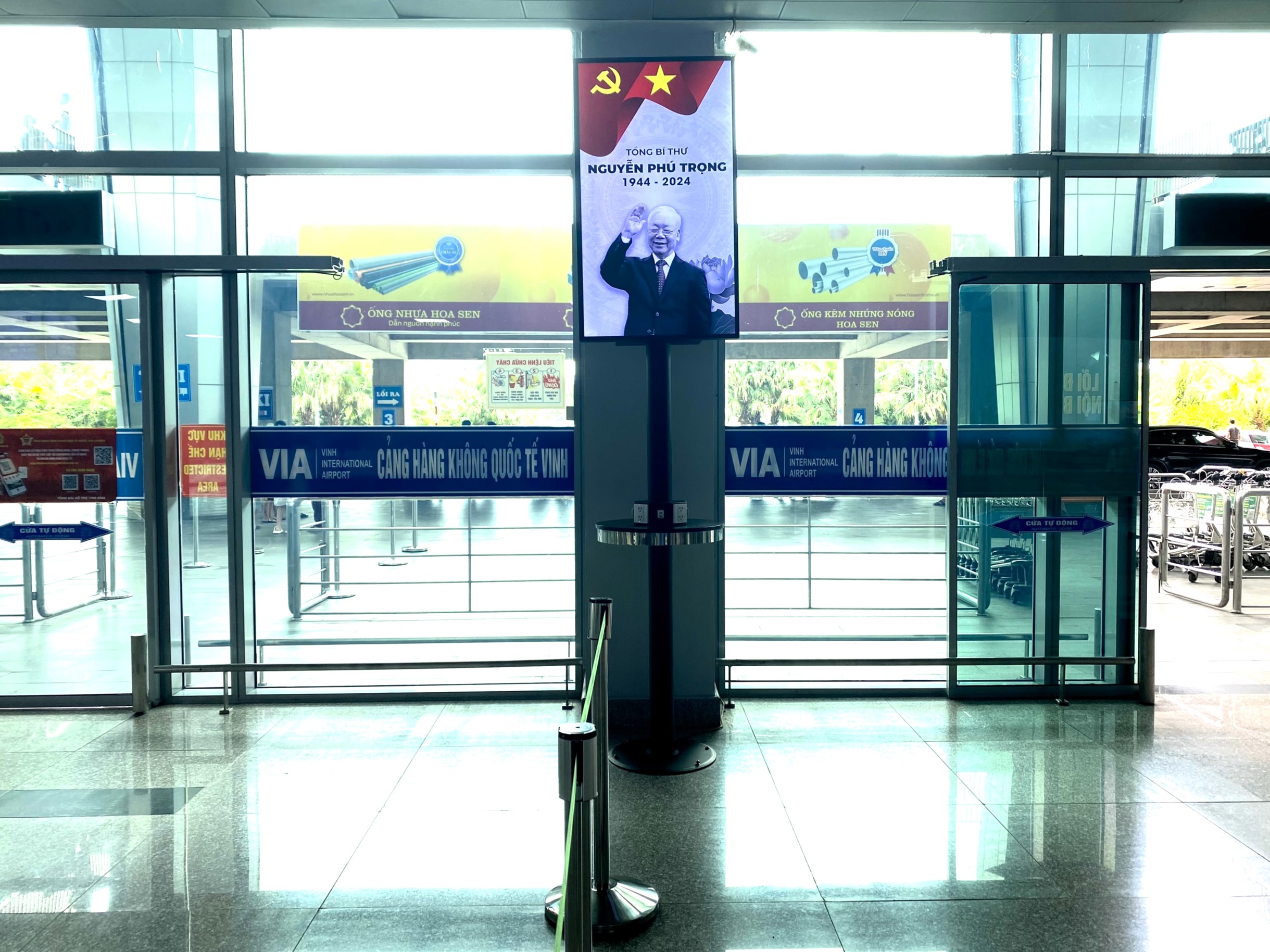 Tăng cường nguồn lực tại sân bay, chuẩn bị chu đáo Quốc tang Tổng Bí thư Nguyễn Phú Trọng- Ảnh 8. Tăng cường nguồn lực tại sân bay, chuẩn bị chu đáo Quốc tang Tổng Bí thư Nguyễn Phú Trọng- Ảnh 8.