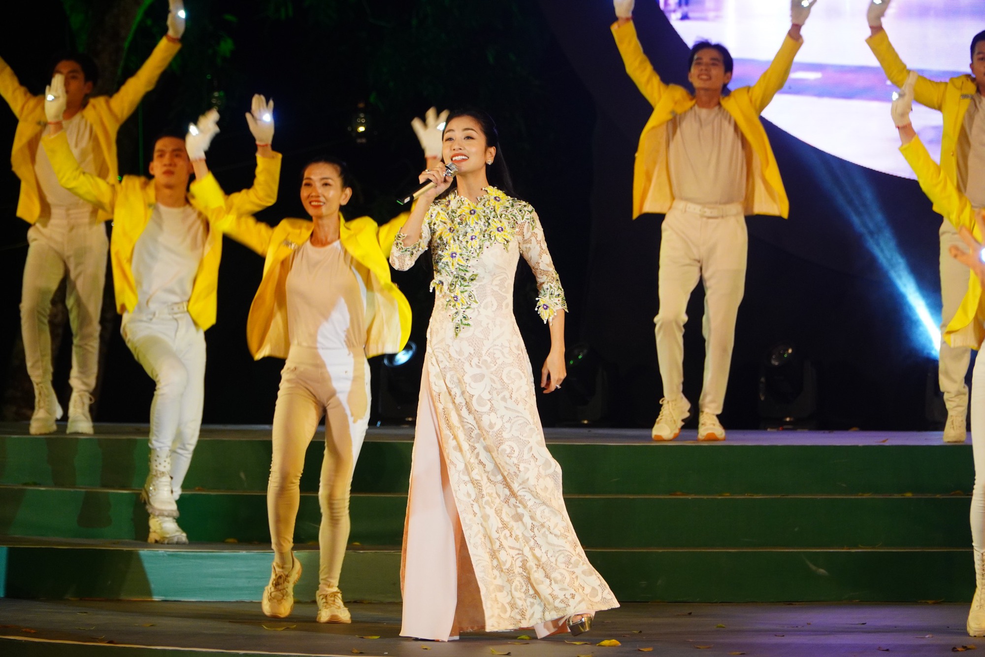 Ý nghĩa đêm nhạc về người đưa đò - Ảnh 4. Ý nghĩa đêm nhạc về người đưa đò - Ảnh 4.