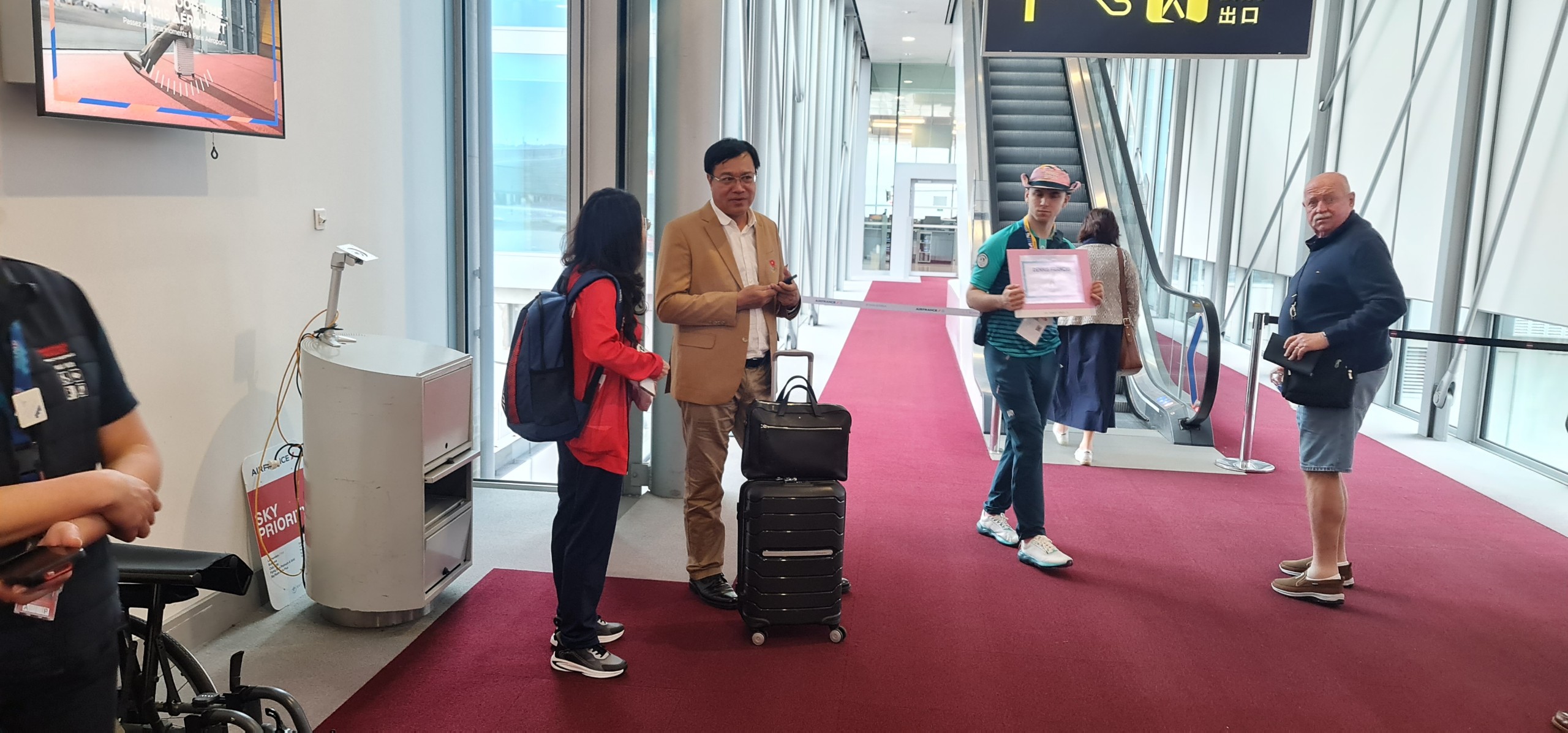 Đoàn thể thao Việt Nam đã đến Pháp an toàn, được tiếp đón đặc biệt tại làng Olympic- Ảnh 3. Đoàn thể thao Việt Nam đã đến Pháp an toàn, được tiếp đón đặc biệt tại làng Olympic- Ảnh 3.