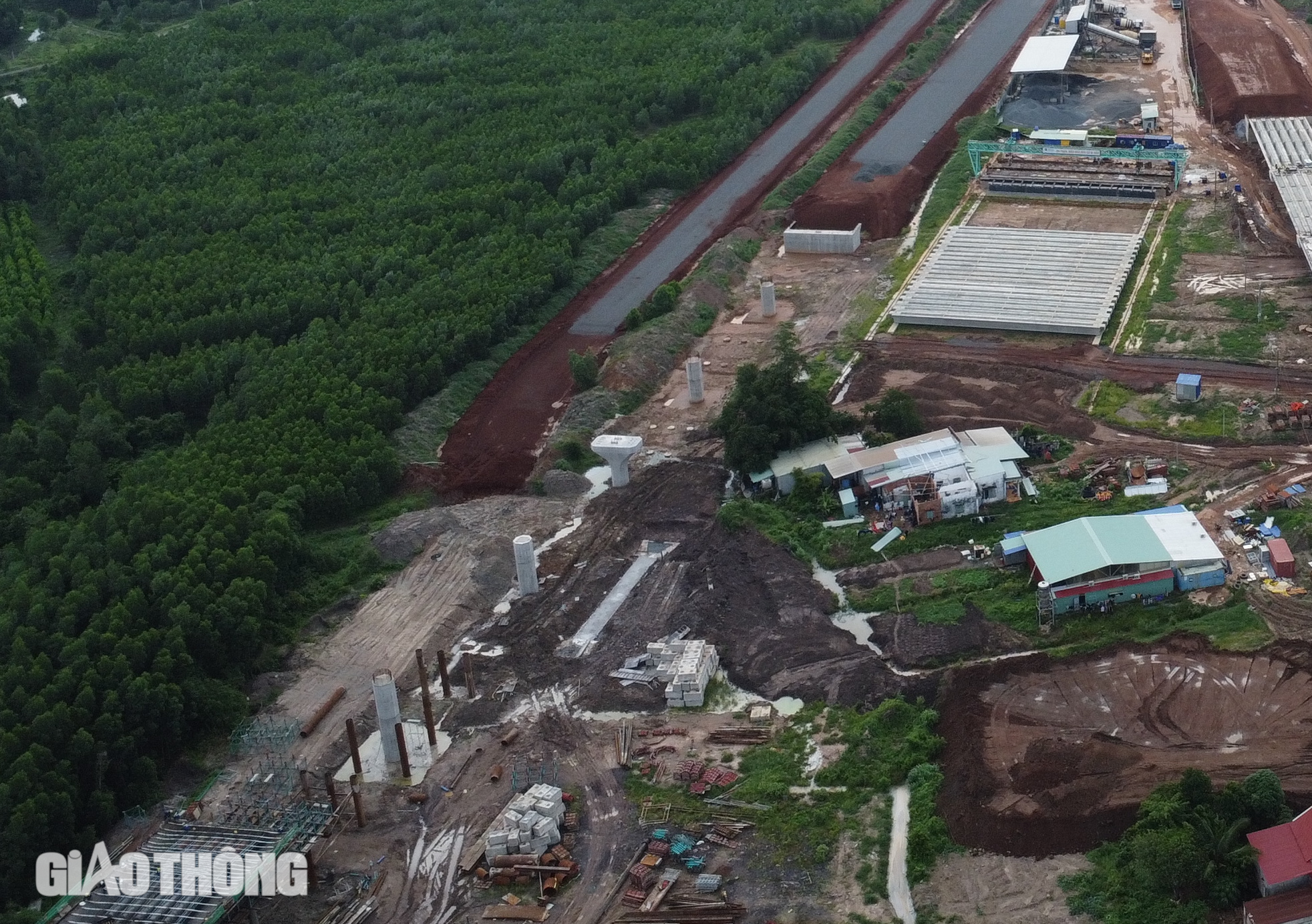 Lắp đường ống dài gần 6km đưa nước sạch vào sân bay Long Thành- Ảnh 5. Lắp đường ống dài gần 6km đưa nước sạch vào sân bay Long Thành- Ảnh 5.