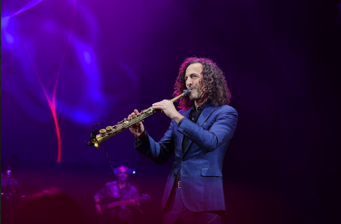 Kenny G mê hoặc khán giả bằng những giai điệu bất hủ - Ảnh 3. Kenny G mê hoặc khán giả bằng những giai điệu bất hủ - Ảnh 3.