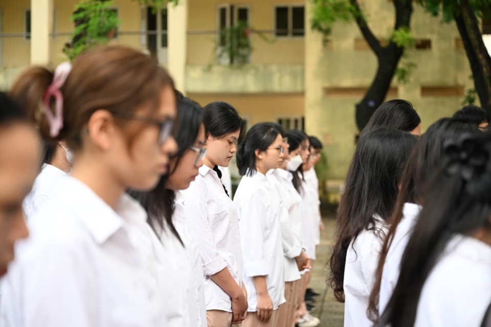 Mỗi lần về thăm trường, Tổng Bí thư Nguyễn Phú Trọng luôn căn dặn các em học sinh nỗ lực, phấn đấu trong học tập, sau này góp công sức của mình xây dựng Thủ đô và đất nước