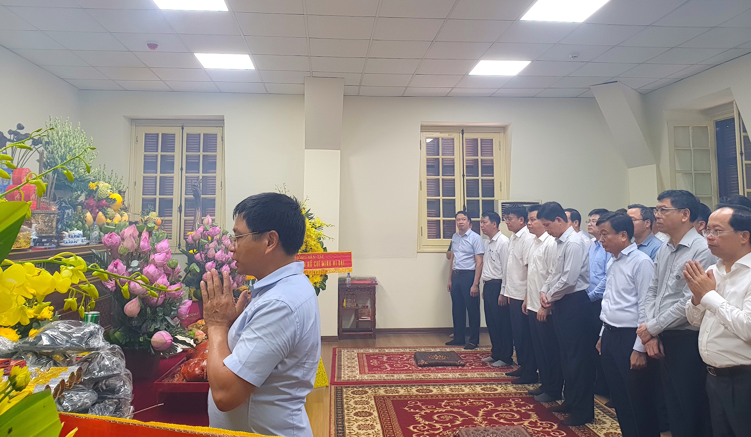 Lãnh đạo Bộ GTVT dâng hương, tri ân các anh hùng liệt sĩ- Ảnh 2. Lãnh đạo Bộ GTVT dâng hương, tri ân các anh hùng liệt sĩ- Ảnh 2.