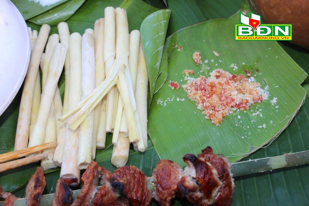 Vô rừng ở Đắk Nông, dân chặt thứ dây, loại lá từ cây mọc hoang dại về làm món đặc sản hễ ăn là mê- Ảnh 4. Vô rừng ở Đắk Nông, dân chặt thứ dây, loại lá từ cây mọc hoang dại về làm món đặc sản hễ ăn là mê- Ảnh 4.