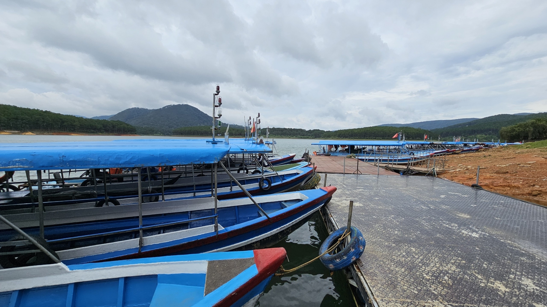 Mở luồng thủy nội địa phục vụ du khách trên hồ Tuyền Lâm- Ảnh 2. Mở luồng thủy nội địa phục vụ du khách trên hồ Tuyền Lâm- Ảnh 2.