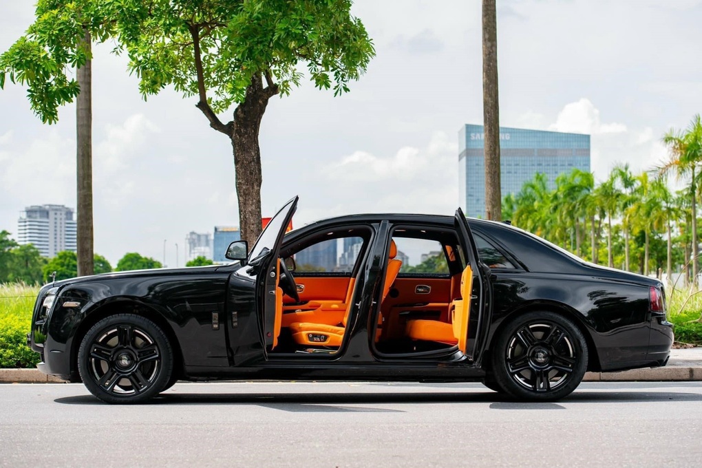 Chiếc Rolls-Royce Ghost này mỗi năm mất giá tới 1 tỷ đồng - 2 Chiếc Rolls-Royce Ghost này mỗi năm mất giá tới 1 tỷ đồng - 2