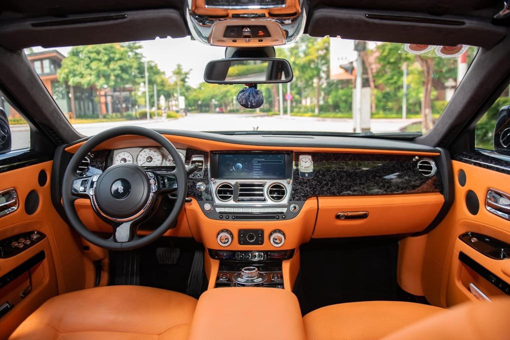 Chiếc Rolls-Royce Ghost này mỗi năm mất giá tới 1 tỷ đồng - 3 Chiếc Rolls-Royce Ghost này mỗi năm mất giá tới 1 tỷ đồng - 3