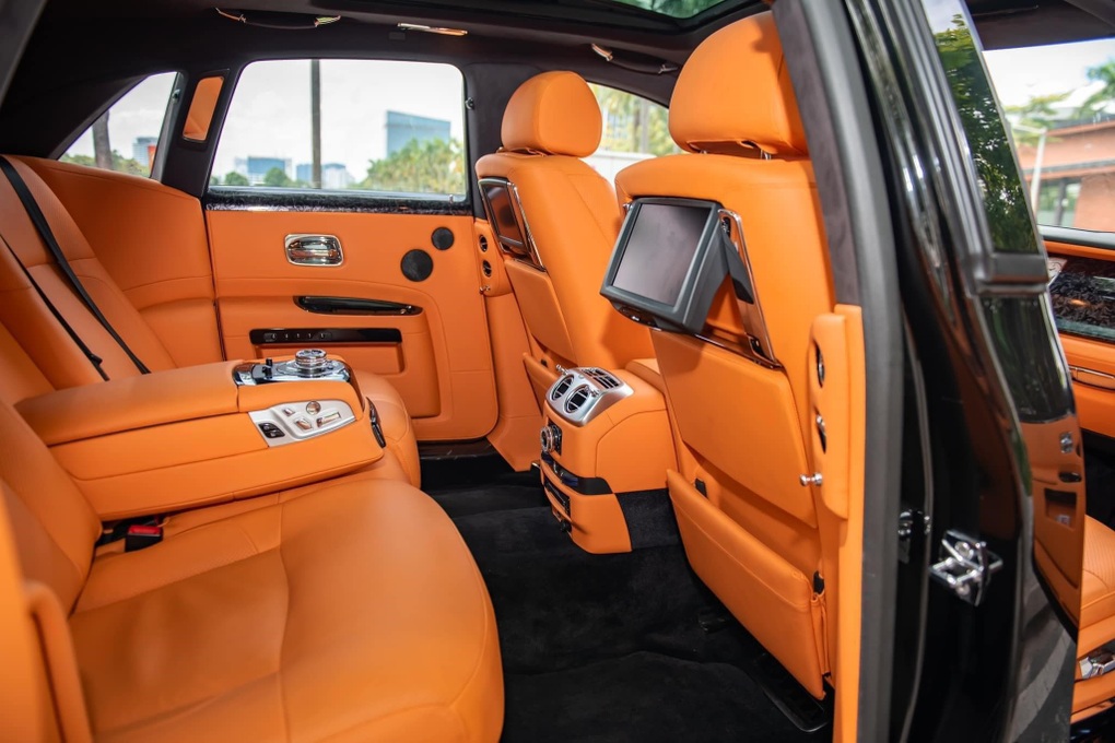Chiếc Rolls-Royce Ghost này mỗi năm mất giá tới 1 tỷ đồng - 4 Chiếc Rolls-Royce Ghost này mỗi năm mất giá tới 1 tỷ đồng - 4