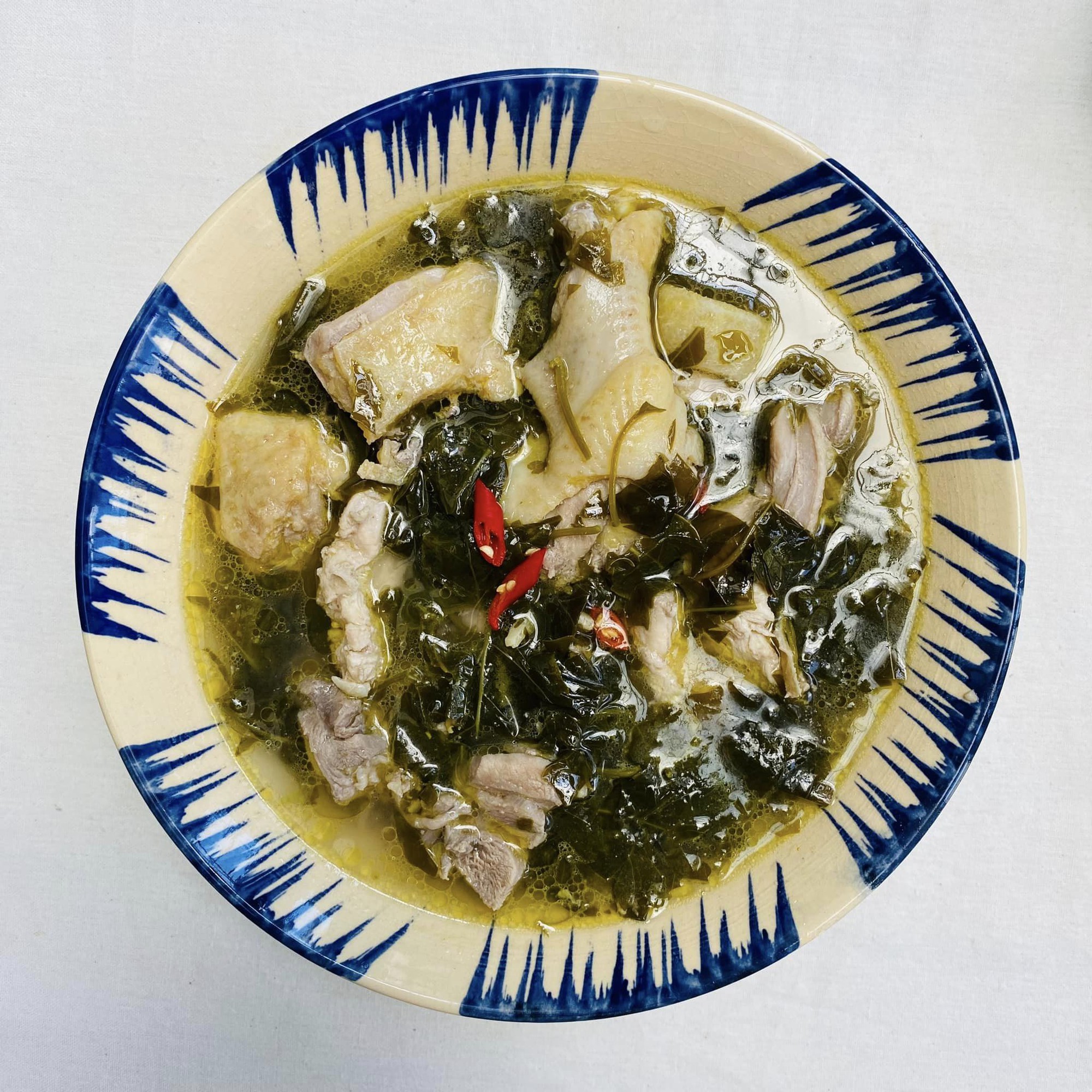 Hướng dẫn làm canh gà lá giang cực ngon - Ảnh 5. Hướng dẫn làm canh gà lá giang cực ngon - Ảnh 5.