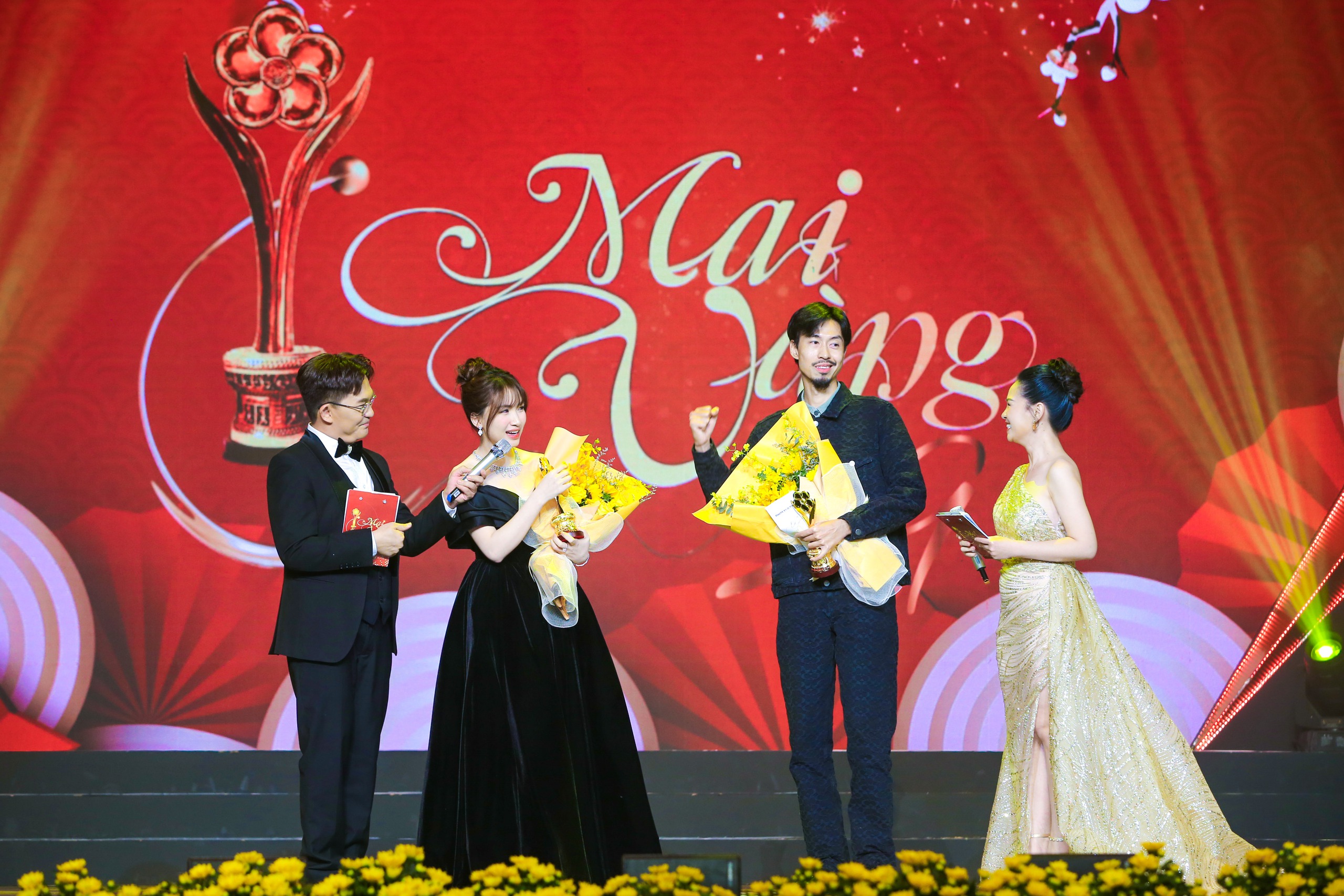 Cảm xúc thăng hoa của dàn nghệ sĩ đoạt Giải Mai Vàng dành cho khán giả- Ảnh 5. Cảm xúc thăng hoa của dàn nghệ sĩ đoạt Giải Mai Vàng dành cho khán giả- Ảnh 5.