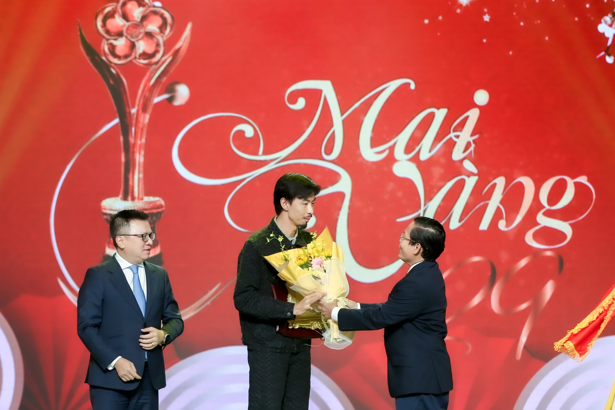 Cảm xúc thăng hoa của dàn nghệ sĩ đoạt Giải Mai Vàng dành cho khán giả- Ảnh 6. Cảm xúc thăng hoa của dàn nghệ sĩ đoạt Giải Mai Vàng dành cho khán giả- Ảnh 6.