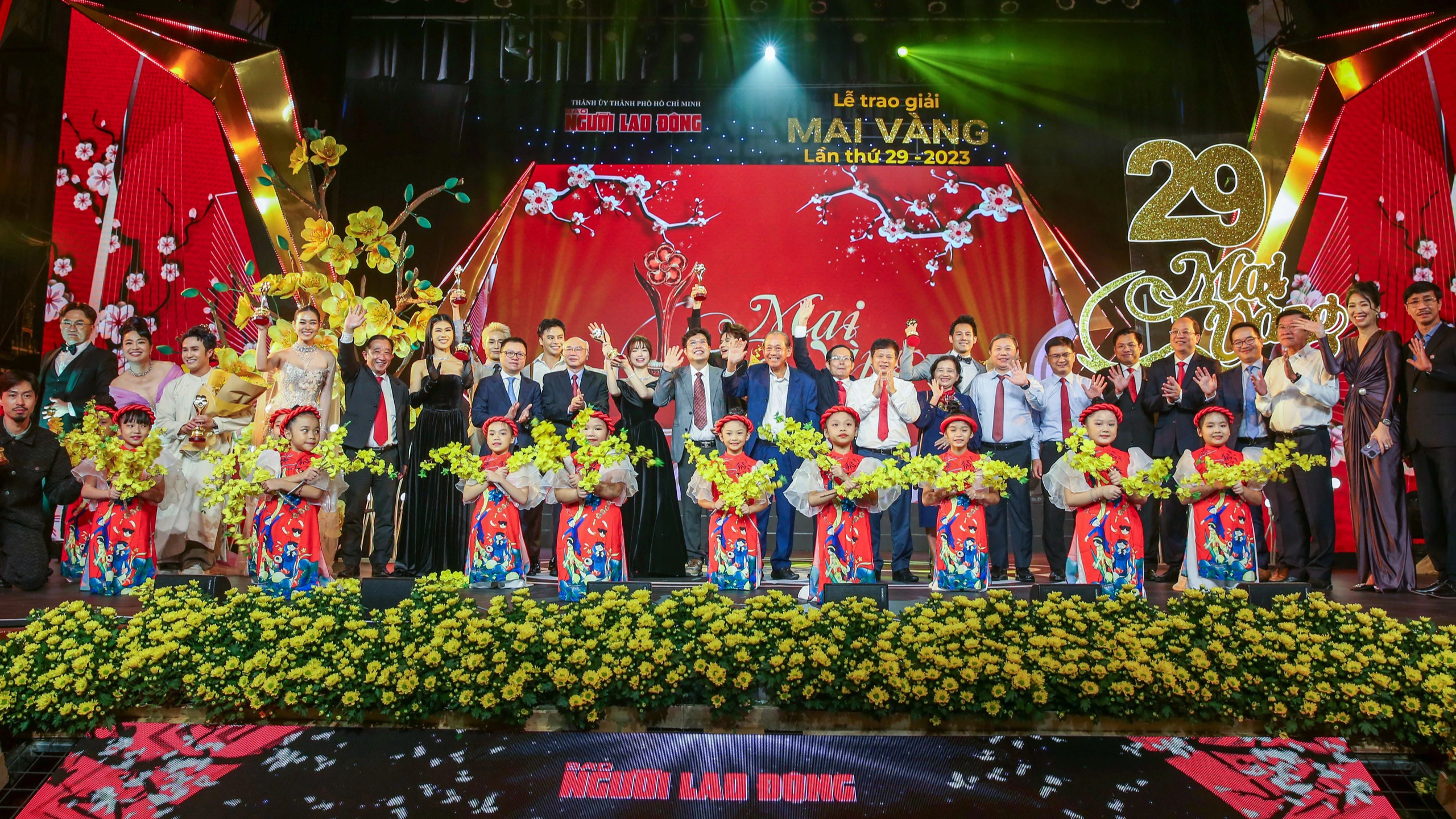 Cảm xúc thăng hoa của dàn nghệ sĩ đoạt Giải Mai Vàng dành cho khán giả- Ảnh 20. Cảm xúc thăng hoa của dàn nghệ sĩ đoạt Giải Mai Vàng dành cho khán giả- Ảnh 20.