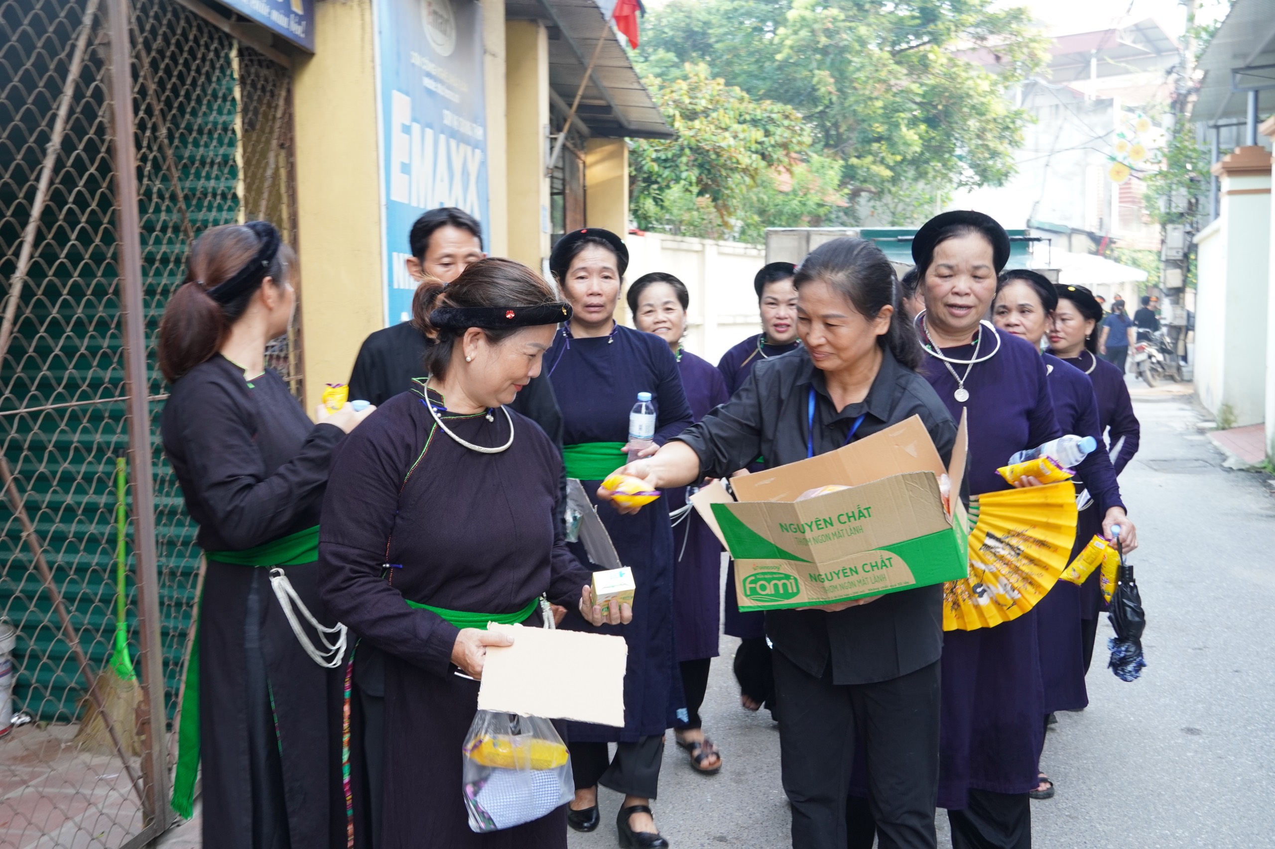Ấm tình ân nghĩa Lại Đà- Ảnh 5. Ấm tình ân nghĩa Lại Đà- Ảnh 5.