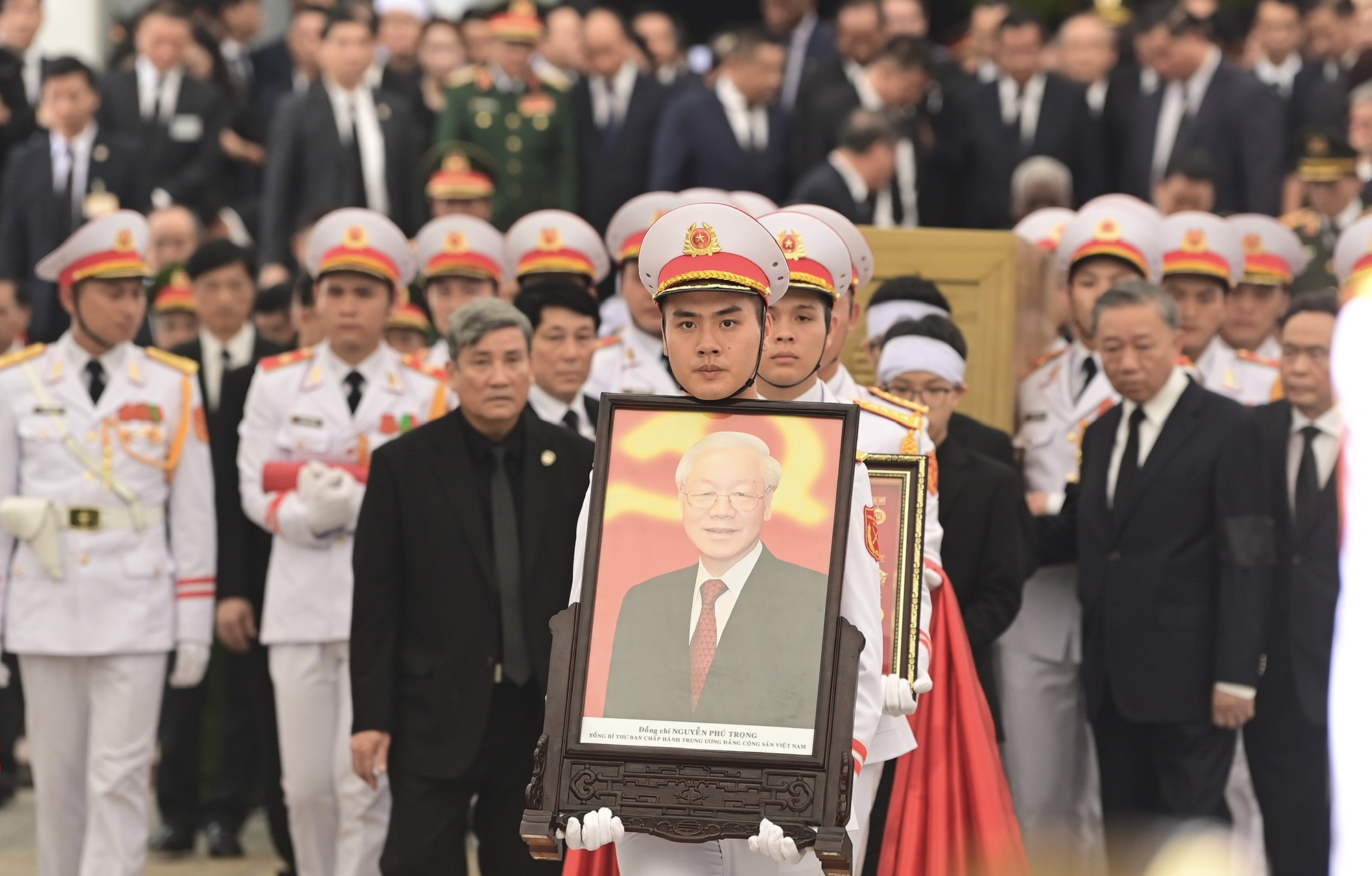 Những hình ảnh xúc động tại Lễ truy điệu Tổng Bí thư Nguyễn Phú Trọng- Ảnh 12. Những hình ảnh xúc động tại Lễ truy điệu Tổng Bí thư Nguyễn Phú Trọng- Ảnh 12.