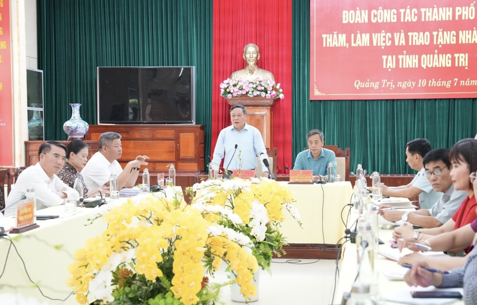 Theo Phó Bí thư Thành ủy Hà Nội Nguyễn Văn Phong, TP Hà Nội tiếp tục hợp tác, hỗ trợ tỉnh Quảng Trị về phát triển thương mại, công nghiệp, dịch vụ. Ảnh Hồng Thái