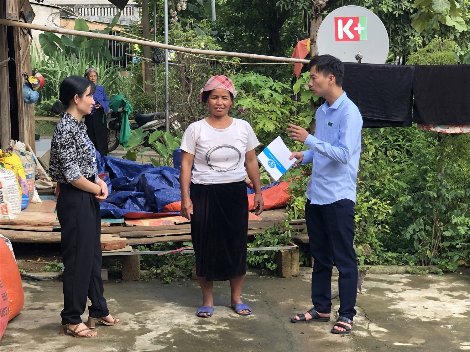 Tăng cường tuyên truyền, vận động đến người dân về chính sách ưu việt của BHYT Tăng cường tuyên truyền, vận động đến người dân về chính sách ưu việt của BHYT