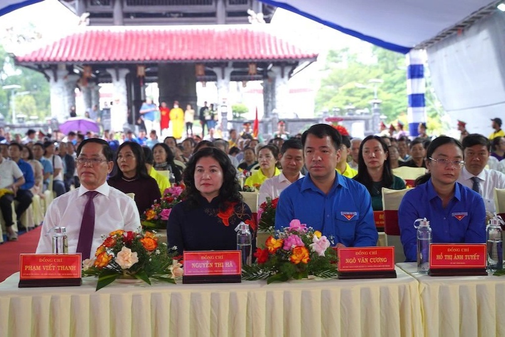 Trang trọng lễ tri ân các anh hùng liệt sỹ hy sinh tại Côn Đảo - 3 Trang trọng lễ tri ân các anh hùng liệt sỹ hy sinh tại Côn Đảo - 3