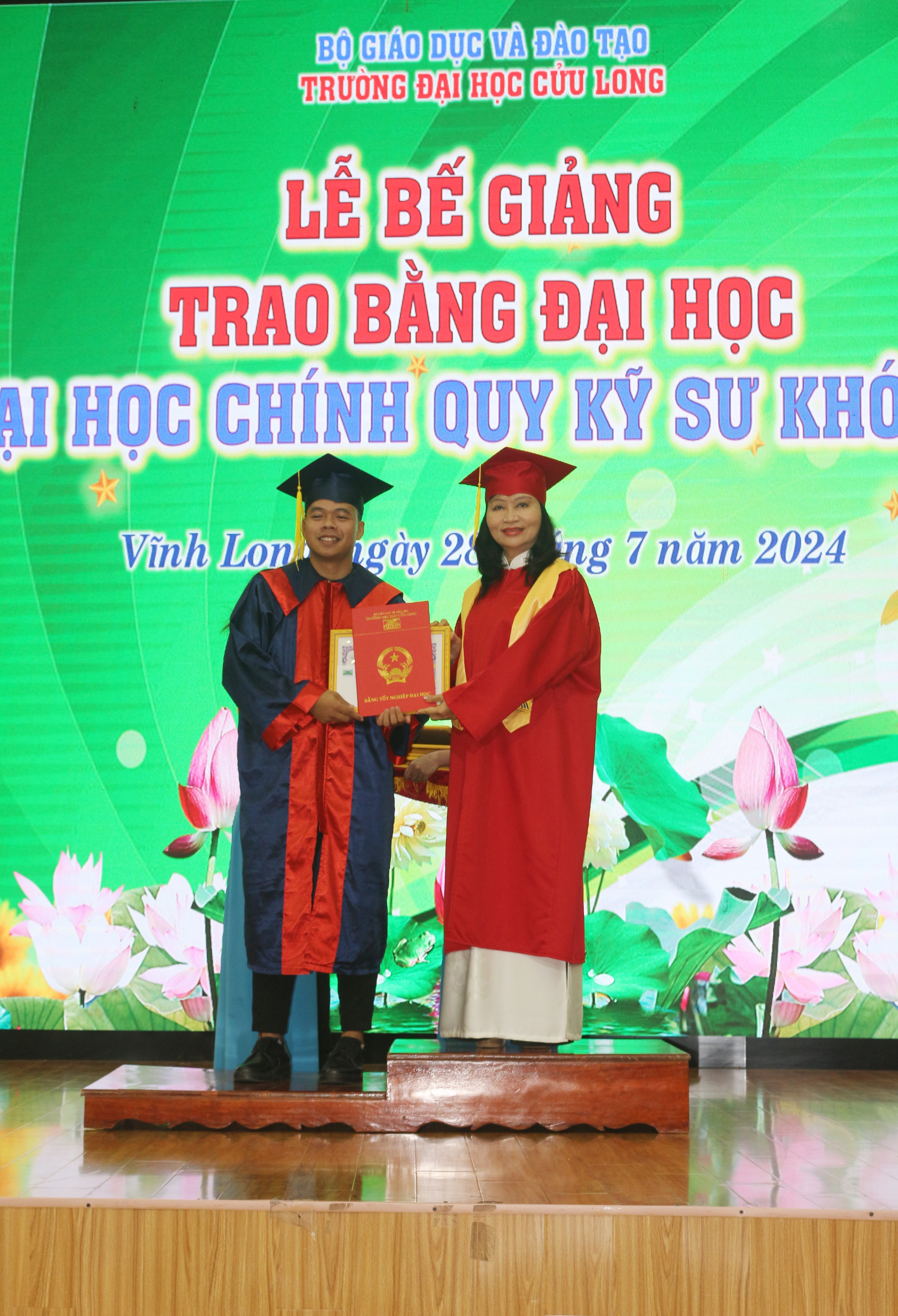 124 tân kỹ sư của Trường ĐH Cửu Long nhận tin vui- Ảnh 4. 124 tân kỹ sư của Trường ĐH Cửu Long nhận tin vui- Ảnh 4.