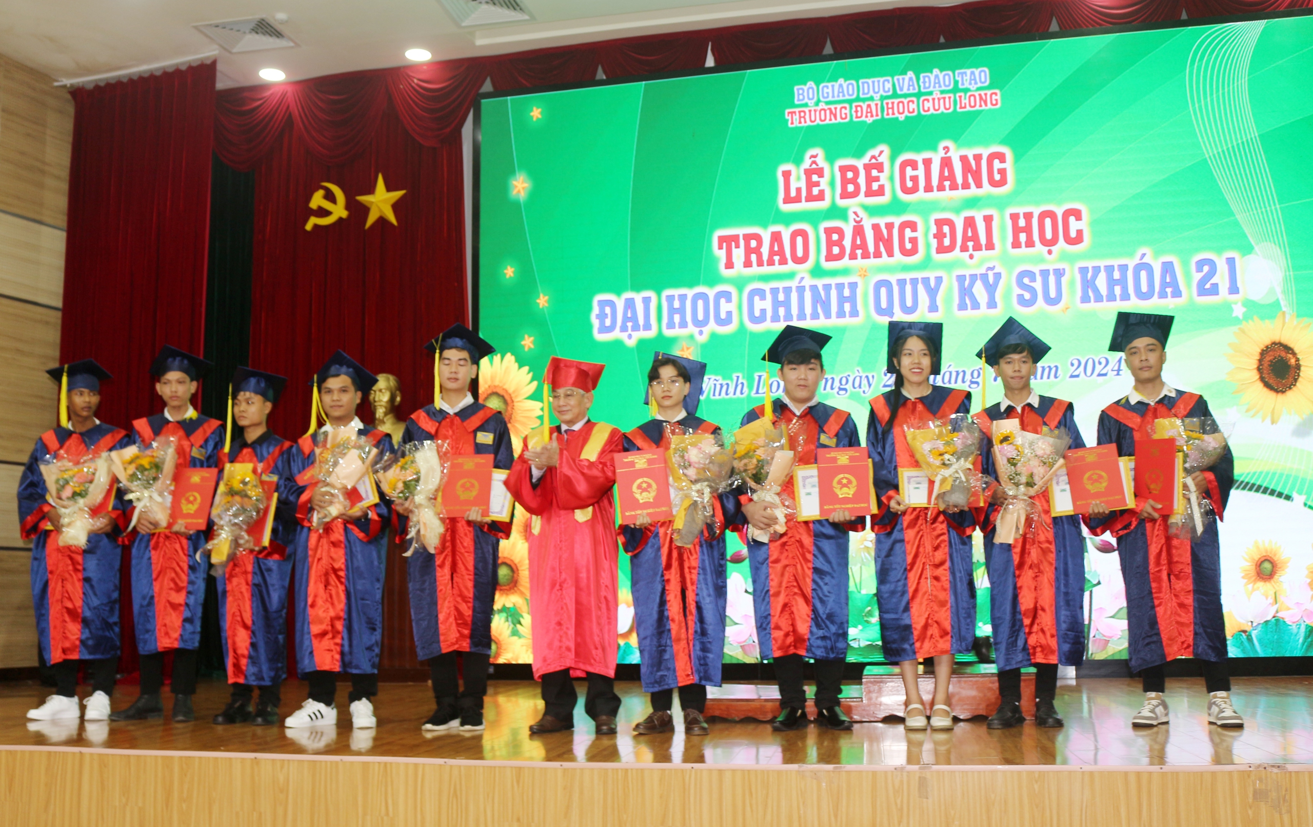 124 tân kỹ sư của Trường ĐH Cửu Long nhận tin vui- Ảnh 5. 124 tân kỹ sư của Trường ĐH Cửu Long nhận tin vui- Ảnh 5.