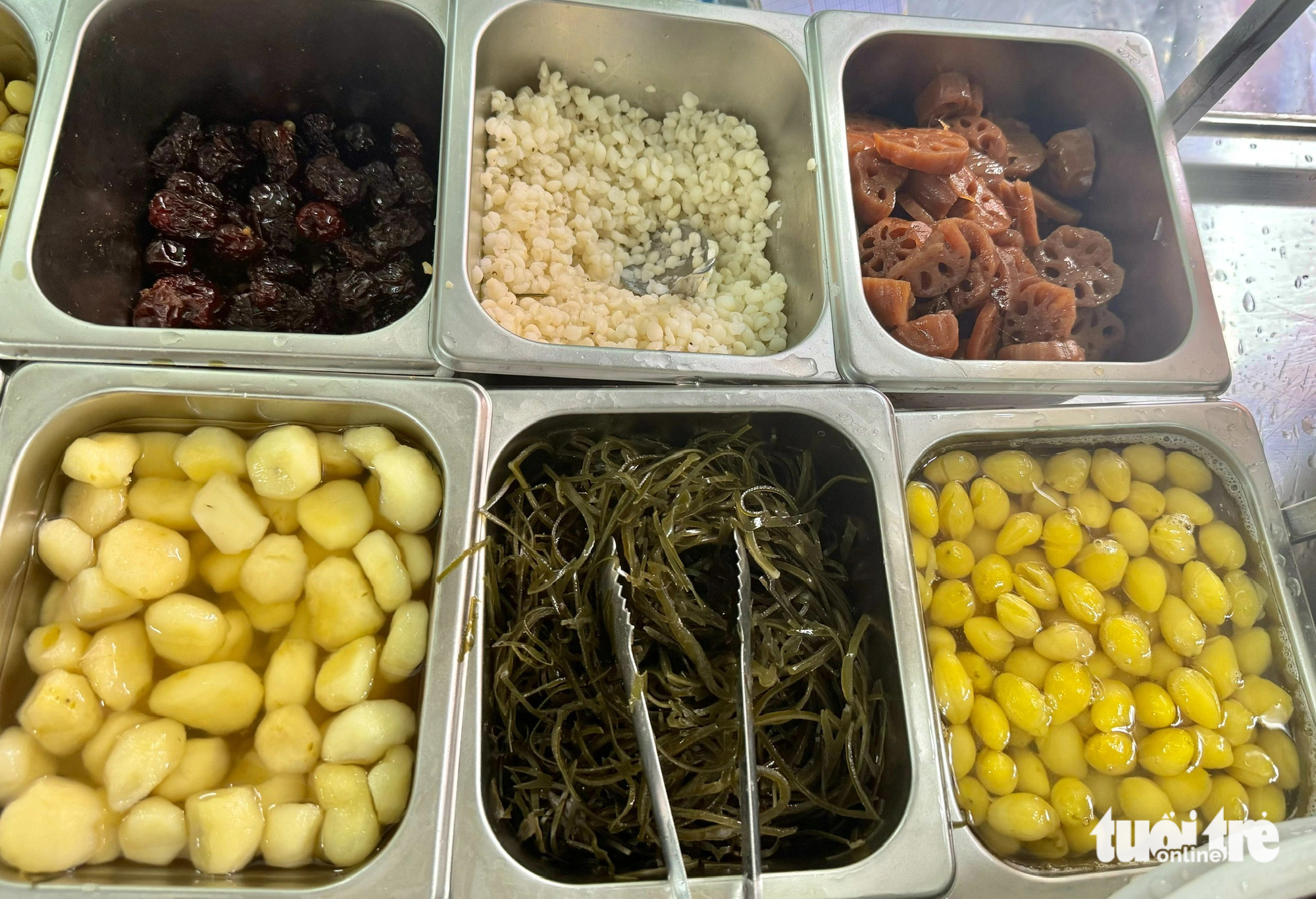Chè Hiển Khánh 'mê thơ', hơn nửa thế kỷ làm mảnh ký ức thân thuộc của người Sài Gòn- Ảnh 6. Chè Hiển Khánh 'mê thơ', hơn nửa thế kỷ làm mảnh ký ức thân thuộc của người Sài Gòn- Ảnh 6.