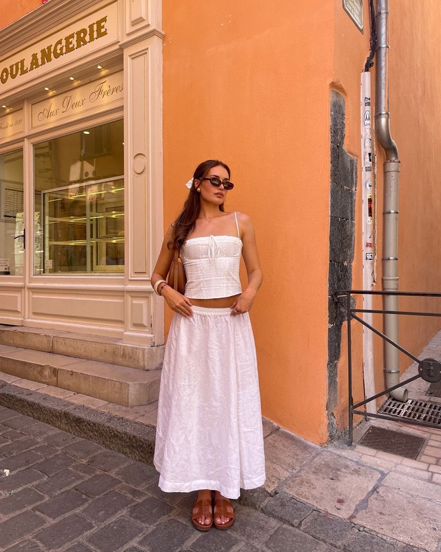 Trang phục tươi trẻ, sang trọng đang thịnh hành trên Instagram từ vải lanh- Ảnh 3. Trang phục tươi trẻ, sang trọng đang thịnh hành trên Instagram từ vải lanh- Ảnh 3.