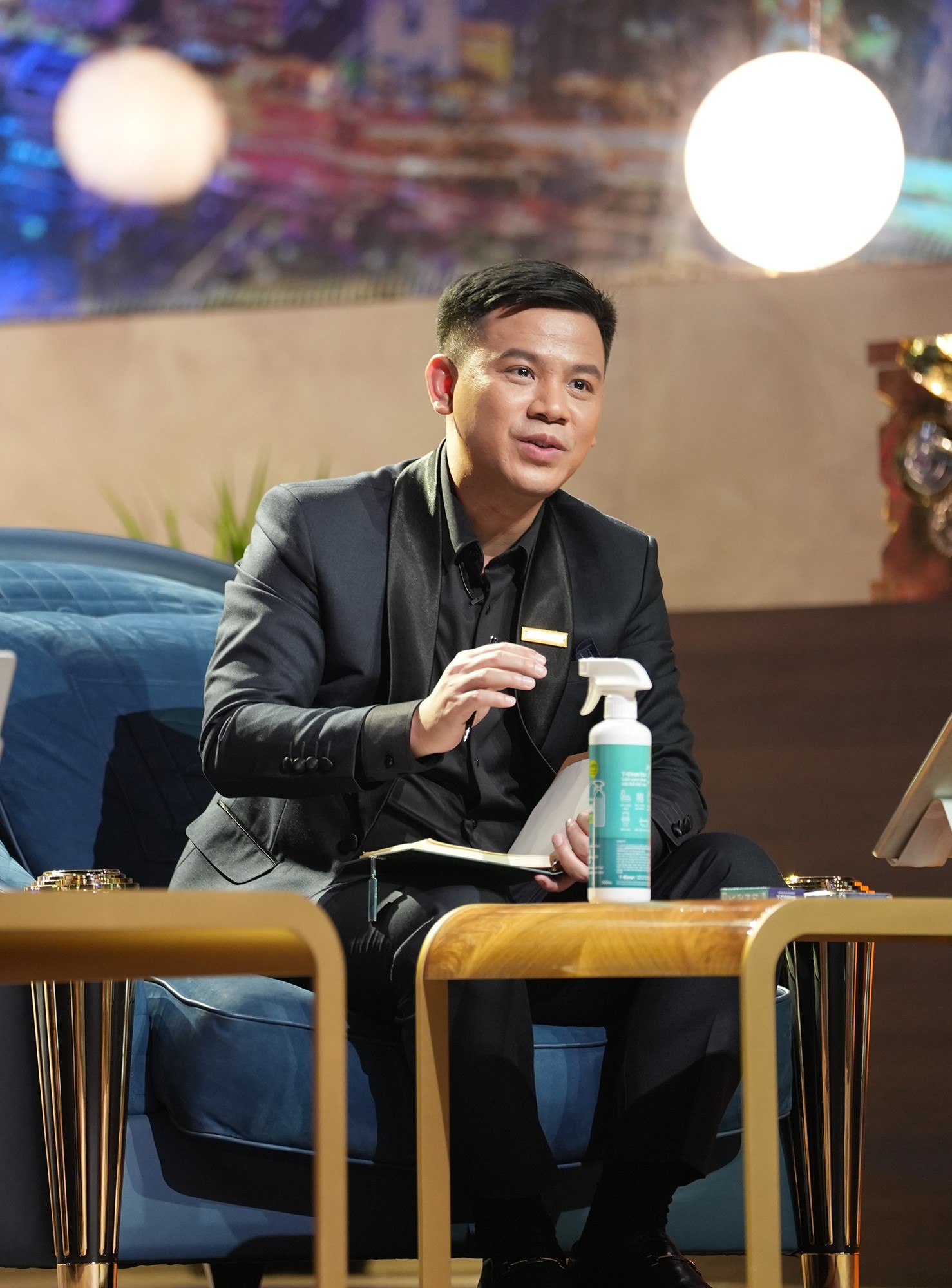 Shark Tank Việt Nam mùa 7 mở màn với nhiều... nước mắt- Ảnh 2. Shark Tank Việt Nam mùa 7 mở màn với nhiều... nước mắt- Ảnh 2.