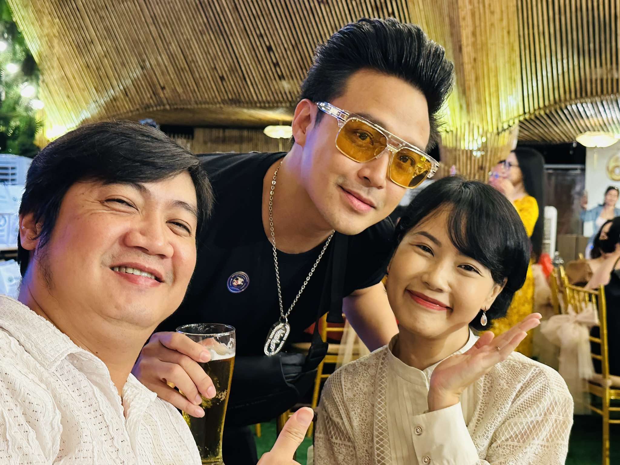 Thầy và trò nghệ sĩ hội ngộ 48 năm trong nước mắt, nụ cười- Ảnh 4. Thầy và trò nghệ sĩ hội ngộ 48 năm trong nước mắt, nụ cười- Ảnh 4.