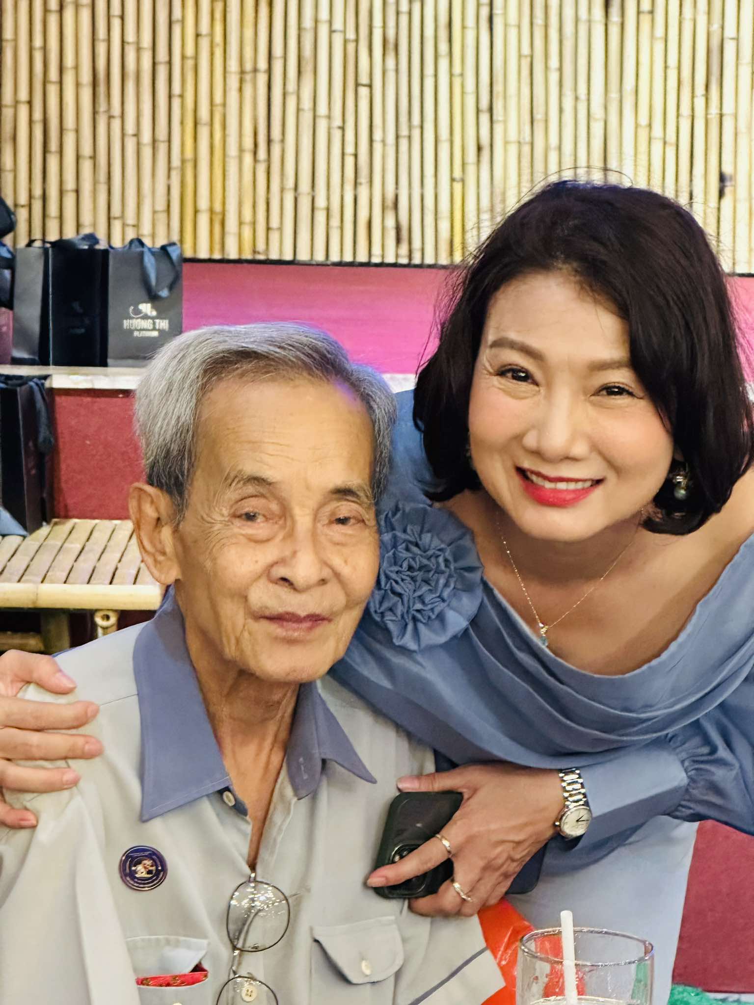 Thầy và trò nghệ sĩ hội ngộ 48 năm trong nước mắt, nụ cười- Ảnh 7. Thầy và trò nghệ sĩ hội ngộ 48 năm trong nước mắt, nụ cười- Ảnh 7.