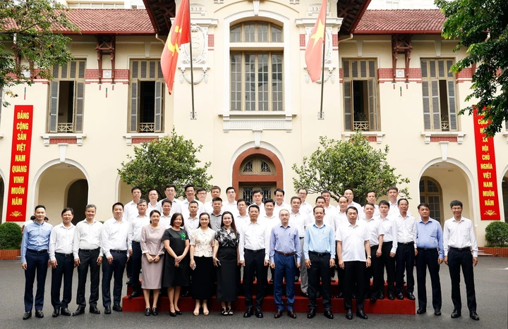 Bồi dưỡng về chuyển đổi số cho lãnh đạo cấp Trưởng các đơn vị- Ảnh 4. Bồi dưỡng về chuyển đổi số cho lãnh đạo cấp Trưởng các đơn vị- Ảnh 4.