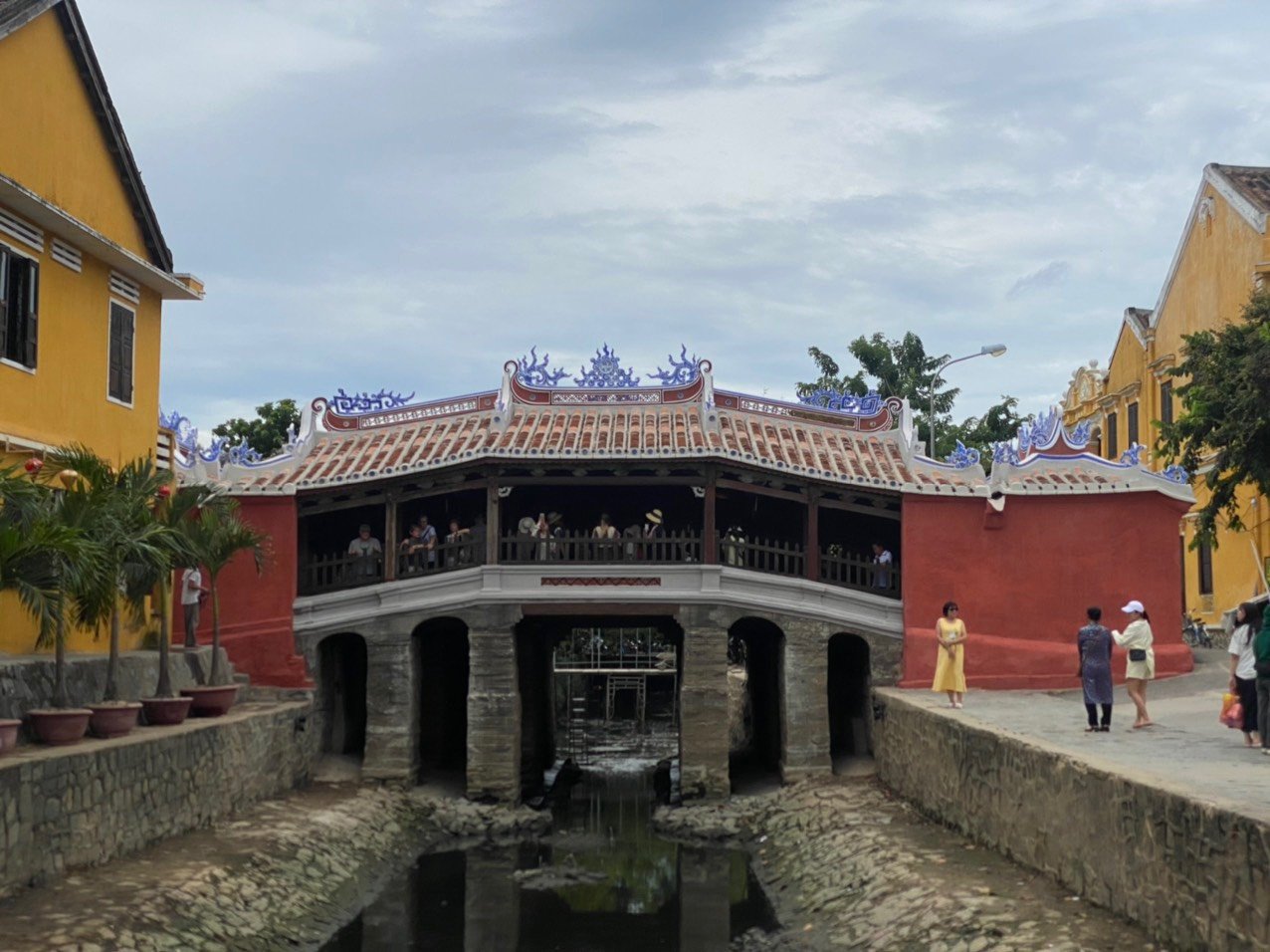 Trùng tu Chùa Cầu ở Hội An: Hoàn thành quét vôi, màu sắc không thay đổi- Ảnh 2. Trùng tu Chùa Cầu ở Hội An: Hoàn thành quét vôi, màu sắc không thay đổi- Ảnh 2.