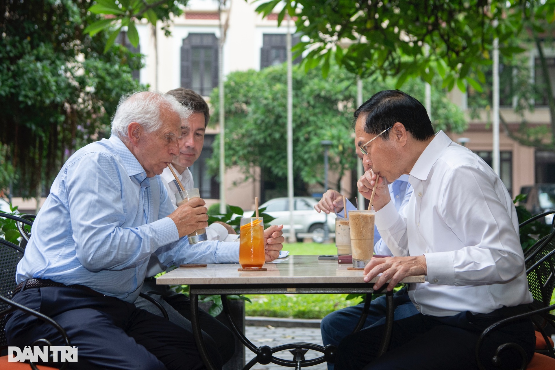 Phó Chủ tịch Ủy ban châu Âu thích thú cà phê và đồ uống giải nhiệt Việt Nam - 7 Phó Chủ tịch Ủy ban châu Âu thích thú cà phê và đồ uống giải nhiệt Việt Nam - 7
