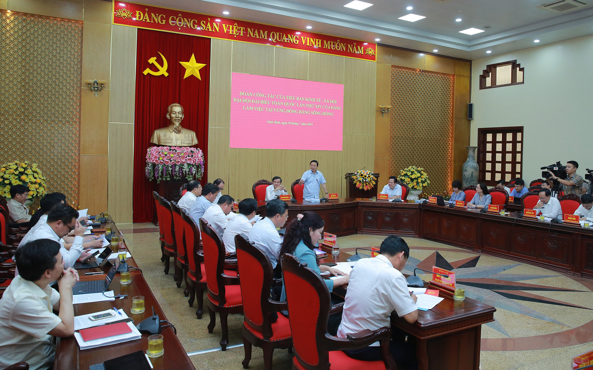 Đề xuất các hướng đột phá, động lực mới, chủ trương lớn để đất nước tiếp tục đà đi lên- Ảnh 5. Đề xuất các hướng đột phá, động lực mới, chủ trương lớn để đất nước tiếp tục đà đi lên- Ảnh 5.