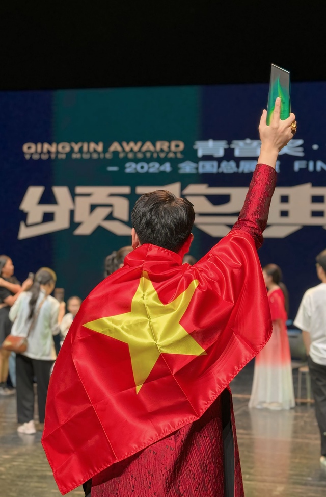 Giọng ca Việt đoạt giải Đặc biệt cuộc thi tìm kiếm tài năng âm nhạc trẻ tại Trung Quốc - Ảnh 3. Giọng ca Việt đoạt giải Đặc biệt cuộc thi tìm kiếm tài năng âm nhạc trẻ tại Trung Quốc - Ảnh 3.