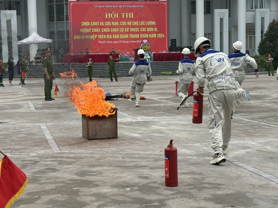 Trong tổng số nguồn kinh phí dự toán dành cho công tác PCCC&CNCH có phần quan trọng dành cho việc tập huấn, tuyên truyền nâng cao nhận thức, kỹ năng PCC&CNCH trong cộng đồng. Ảnh: Thịnh An