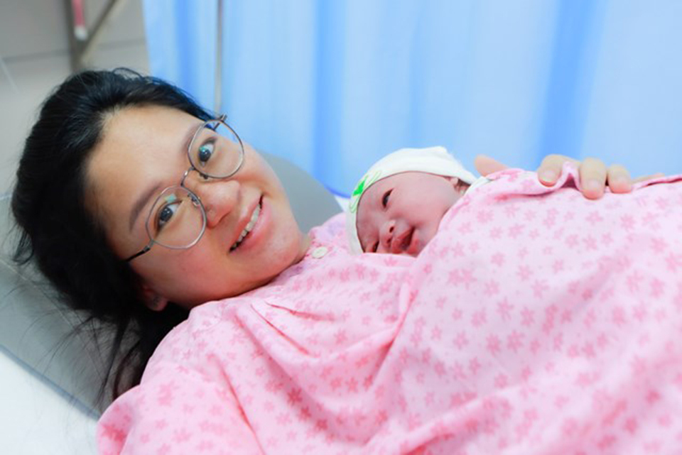 Nuôi con bằng sữa mẹ để mọi trẻ em đều có cơ hội hưởng nguồn dinh dưỡng không thể thay thế từ sữa mẹ.