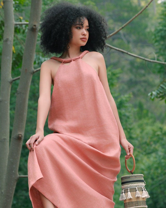 Áo váy linen đáng sắm nhất mùa hè- Ảnh 1. Áo váy linen đáng sắm nhất mùa hè- Ảnh 1.