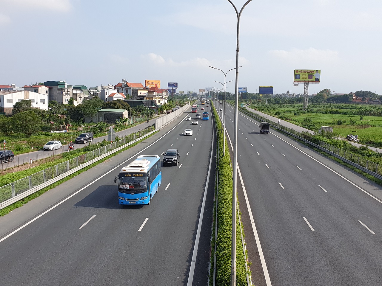 Áp dụng công nghệ bê tông nhựa rỗng thoát nước, nâng cao an toàn mặt đường - Ảnh 1. Áp dụng công nghệ bê tông nhựa rỗng thoát nước, nâng cao an toàn mặt đường - Ảnh 1.