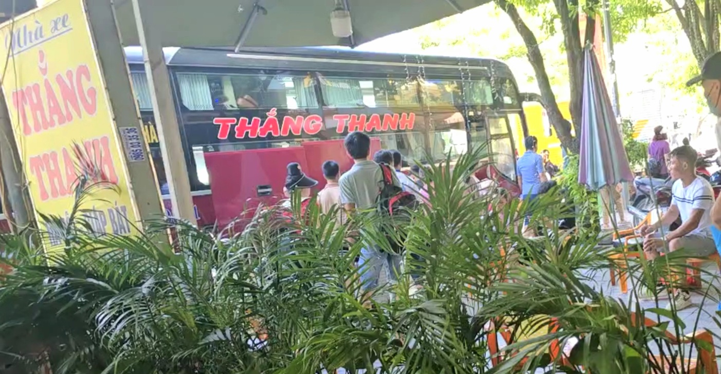 Bát nháo xe khách Thanh Hoá - Hà Nội: Xử nghiêm sau phản ánh của Báo Giao thông- Ảnh 1. Bát nháo xe khách Thanh Hoá - Hà Nội: Xử nghiêm sau phản ánh của Báo Giao thông- Ảnh 1.