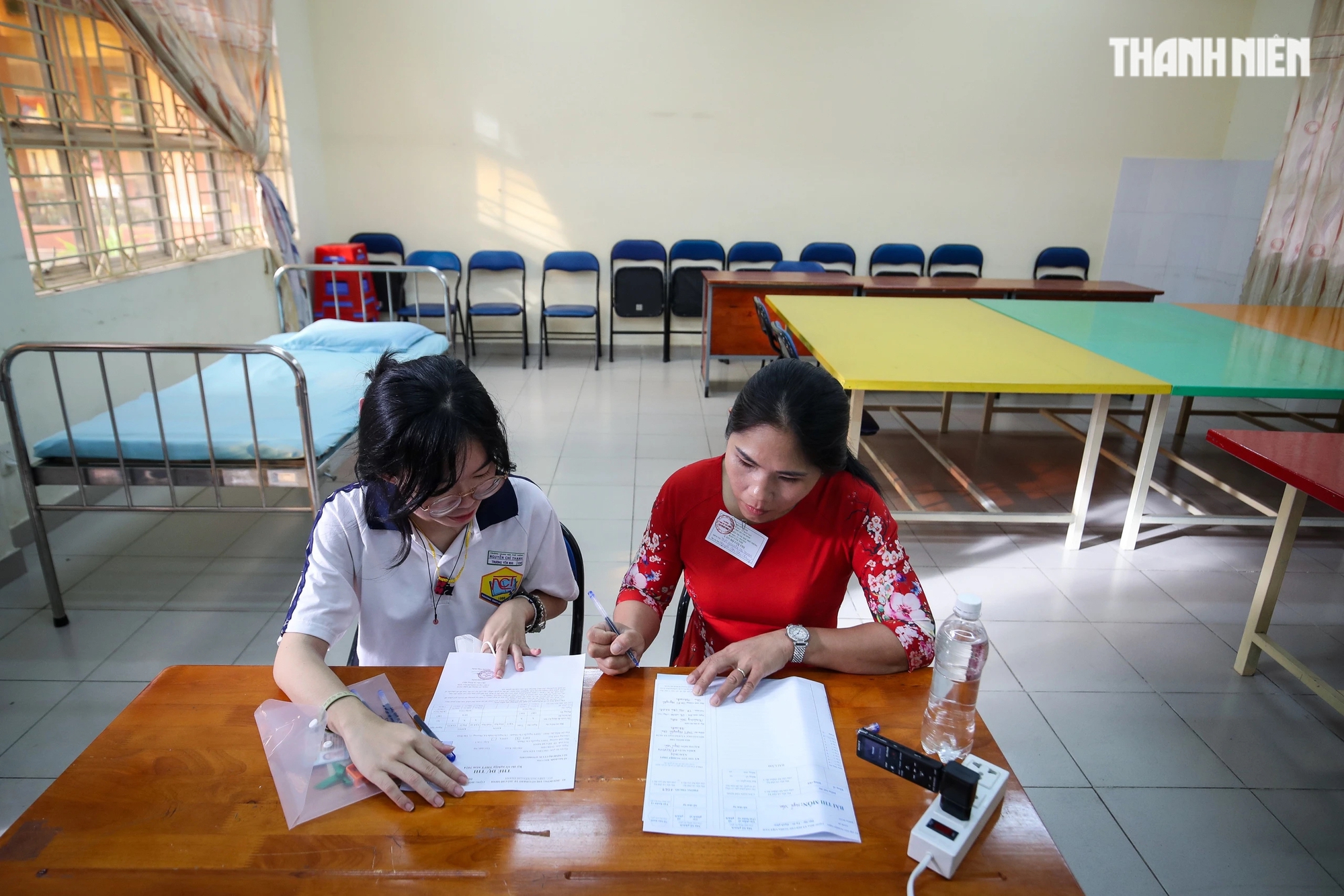 Bên trong phòng thi đặc biệt của thí sinh bị viêm tủy đốt sống cổ ở TP.HCM- Ảnh 1. Bên trong phòng thi đặc biệt của thí sinh bị viêm tủy đốt sống cổ ở TP.HCM- Ảnh 1.