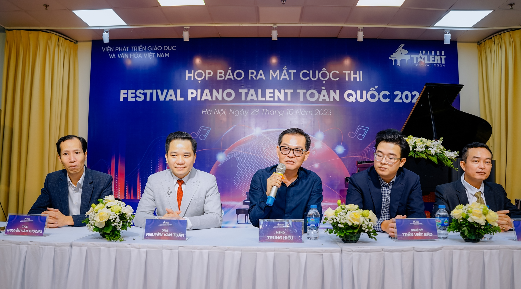 Bị thắc mắc khi ngồi ghế giám khảo cuộc thi Piano toàn quốc, NSND Trung Hiếu phản ứng bất ngờ - Ảnh 2. Bị thắc mắc khi ngồi ghế giám khảo cuộc thi Piano toàn quốc, NSND Trung Hiếu phản ứng bất ngờ - Ảnh 2.