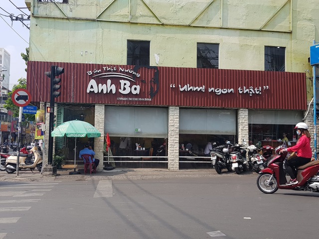 Các quán bún thịt nướng tấp nập thực khách tại TP.HCM- Ảnh 1. Các quán bún thịt nướng tấp nập thực khách tại TP.HCM- Ảnh 1.