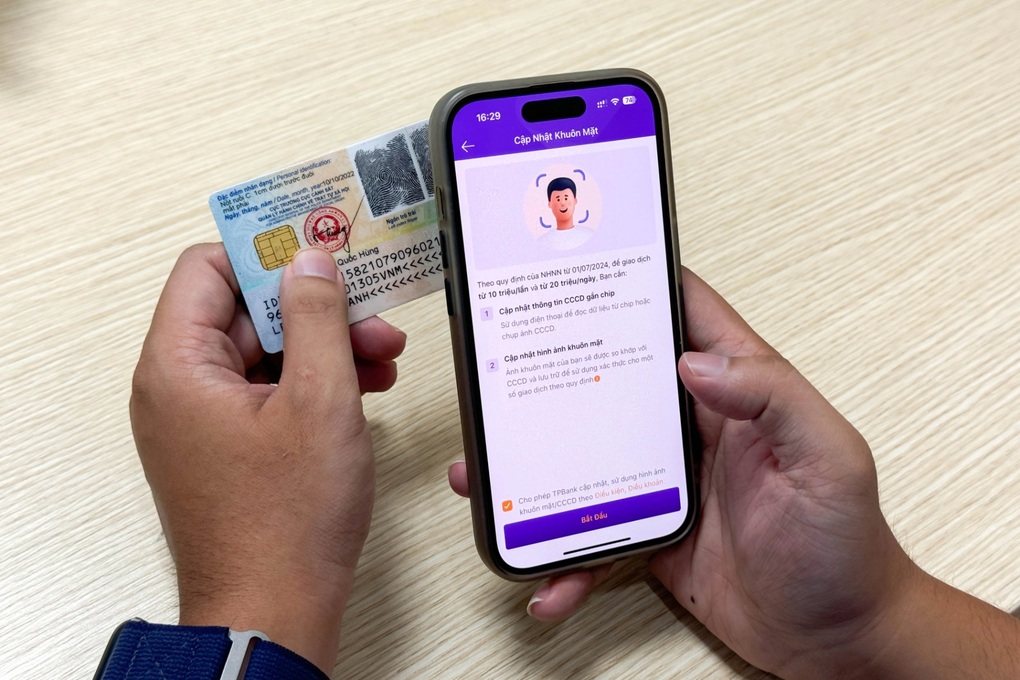 Cách đặt CCCD đúng vị trí NFC trên điện thoại để xác thực sinh trắc học - 1 Cách đặt CCCD đúng vị trí NFC trên điện thoại để xác thực sinh trắc học - 1