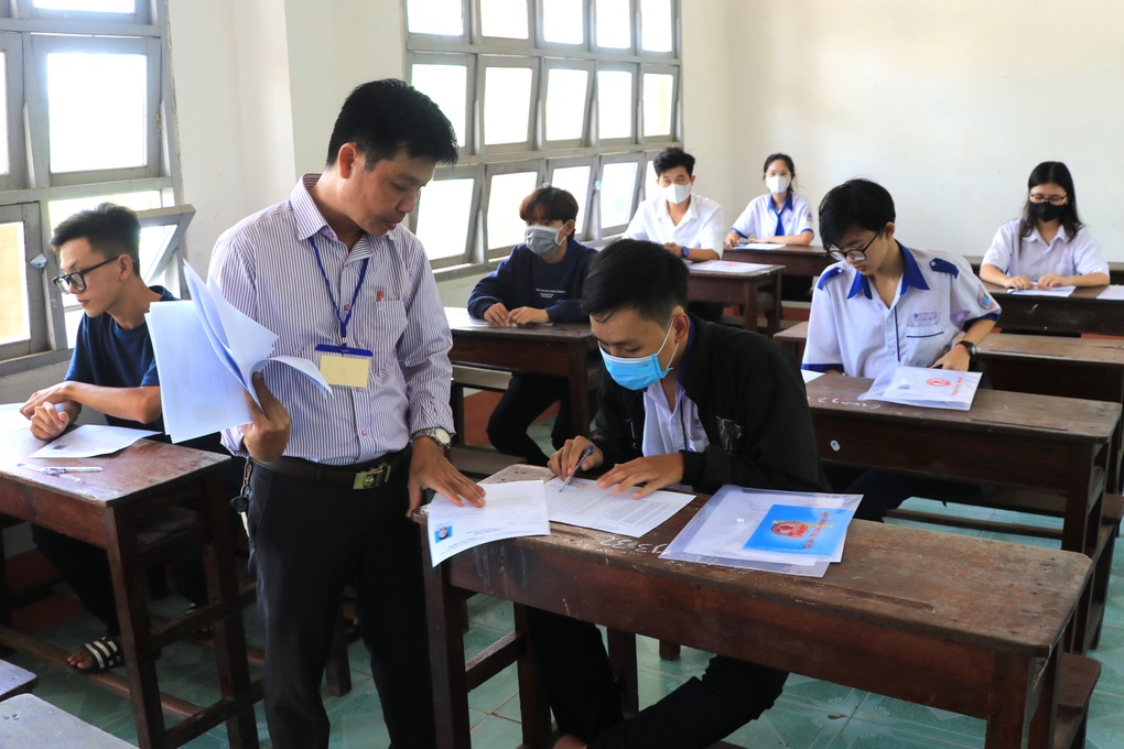 Càng tuyển càng thiếu giáo viên, vì sao? - 1 Càng tuyển càng thiếu giáo viên, vì sao? - 1