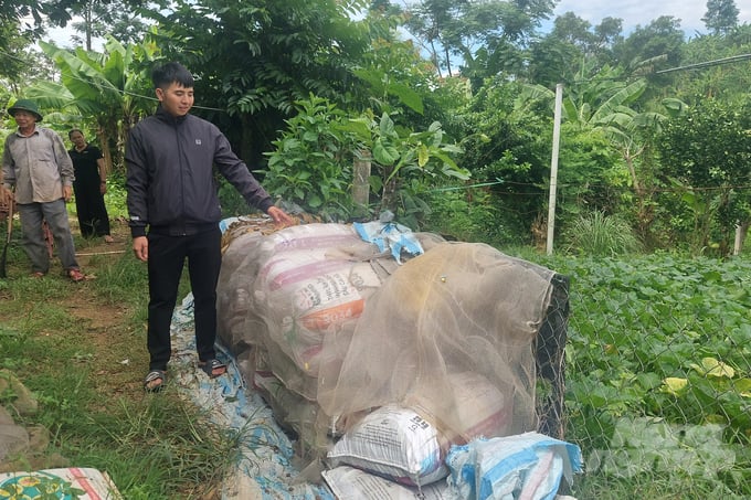 vo-van-dung-nnvn-2-222815_931-222816.jpg Phân bón hữu cơ của Công ty Thương mại Quảng Trị được sản xuất từ nguồn phân chuồng được thu mua tại các gia trại, hộ chăn nuôi nhỏ lẻ. Ảnh: Võ Dũng.