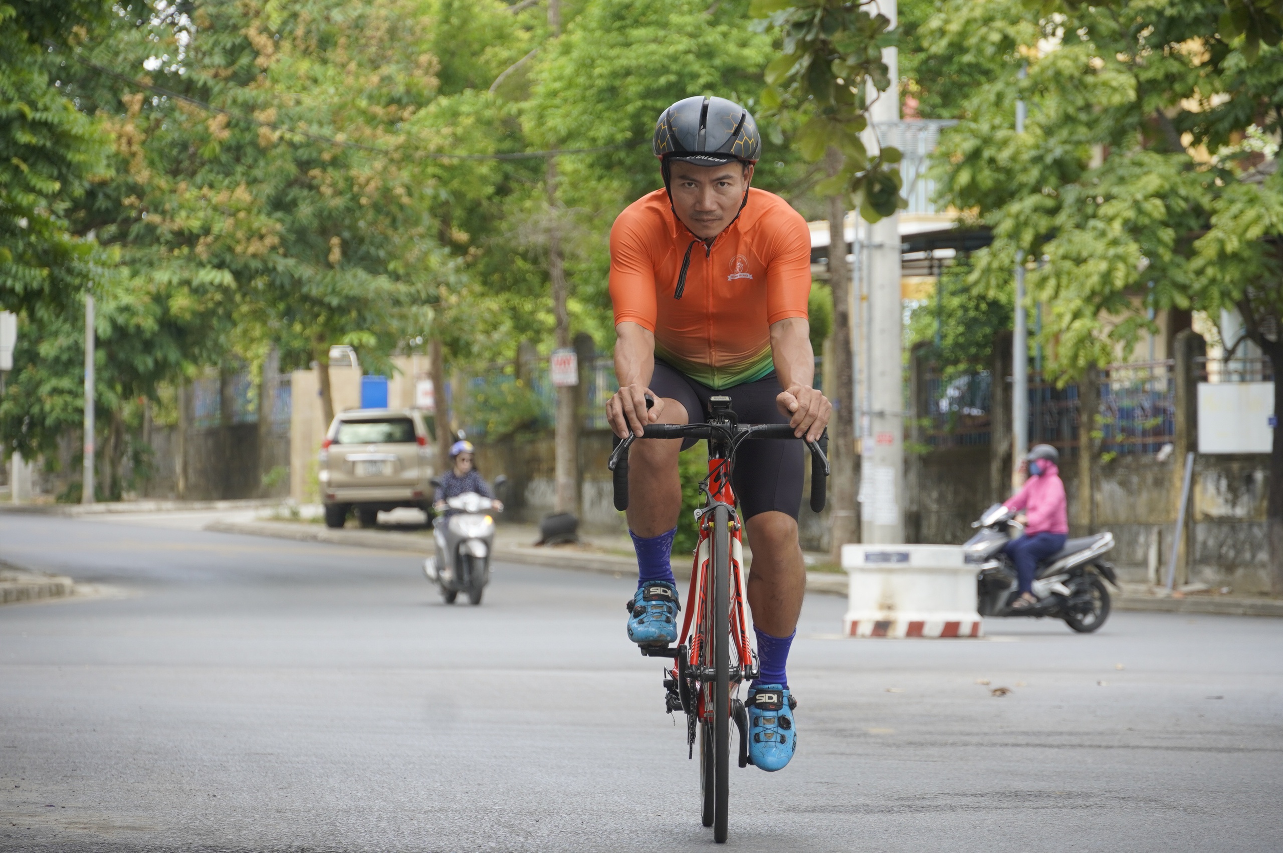 Ngày hội đạp xe Vì hòa bình: Chăm sóc kỹ lưỡng 'ngựa carbon' trước ngày khai hội- Ảnh 1. Ngày hội đạp xe Vì hòa bình: Chăm sóc kỹ lưỡng 'ngựa carbon' trước ngày khai hội- Ảnh 1.
